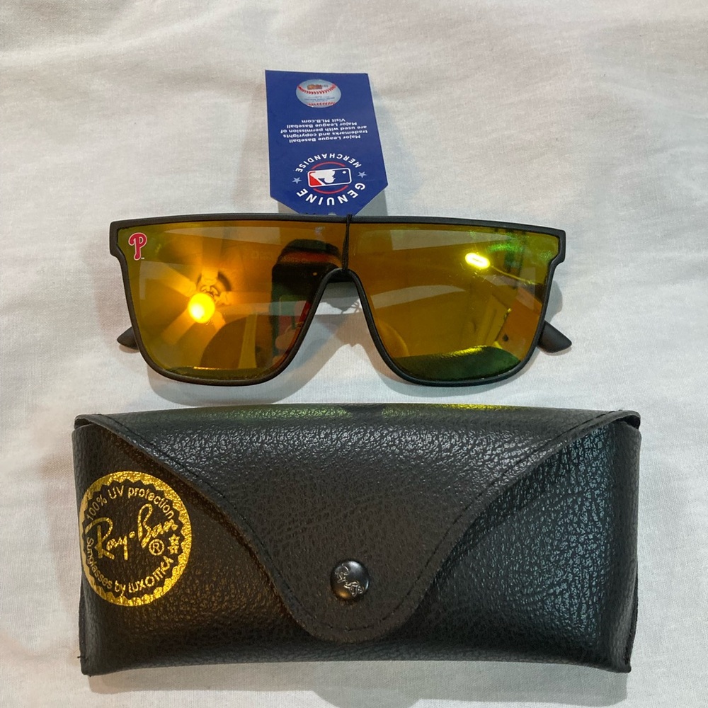 Philadelphia Phillies Sunglasses + Ray Ban Case, NWT!
